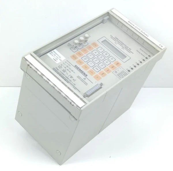 SIEMENS 7UT5125-4CA00-0B/JH TOP ZUSTAND
Wird in neuem Fenster oder Tab geöffnet